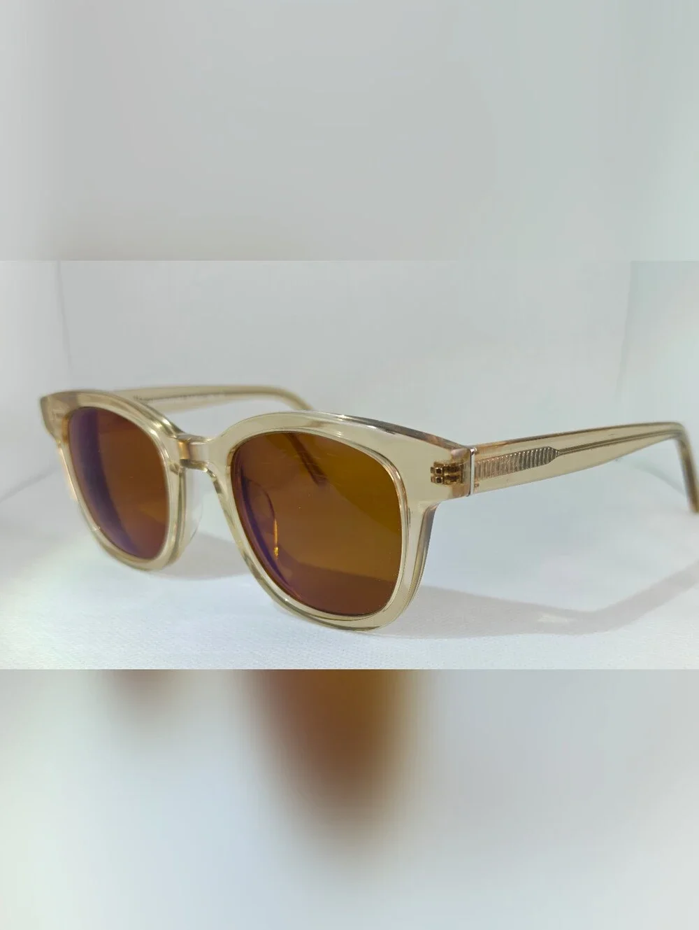 RFLKT. Lighthouse. Classic Transparent Beige. Rounded Square as Eyewear.